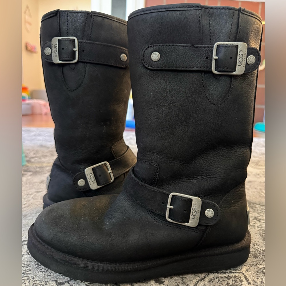 UGG Sutter Black Leather Sheepskin Moto Buckle Boots Women’s 6